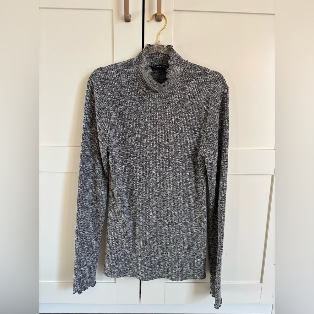 Abercrombie Ruffle MockNeck long sleeve top gray size medium feminine minimalist